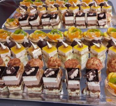 mignardises-sucrees-traiteur-lassuderie-600x403.jpg